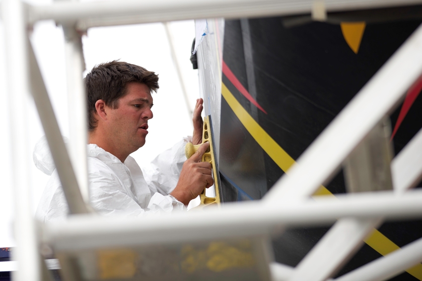 Shore Team gets busy wokring on Azzam in Lisbon. Credit Paul Todd/Volvo Ocean Race